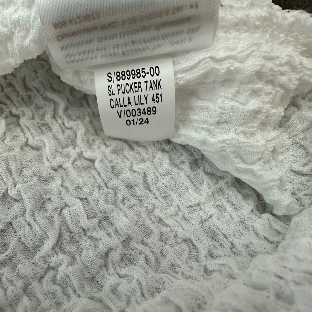 Old Navy Square Neck Textured Tank Top in White Lillies Size Small Women’s